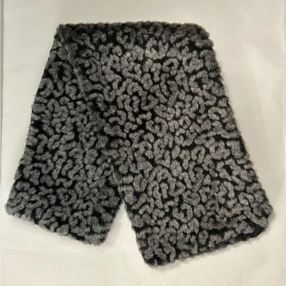 BEN BERGER Luxury Collection Soft Snuggly Faux Fur Gray Black Print Scarf Stole - Picture 7 of 12